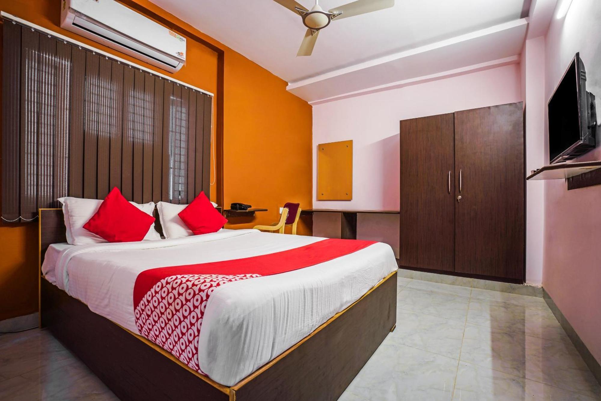 Hotel O Mint Leaves Near Alcazar Mall Hyderabad Exterior photo
